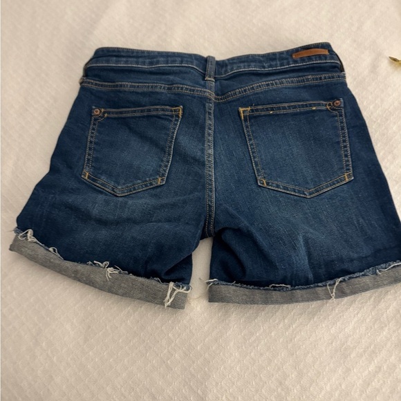 PILCRO ANTHRO Mid-Rise Slim Cutoff Jean Shorts. Size 28 - Picture 2 of 8
